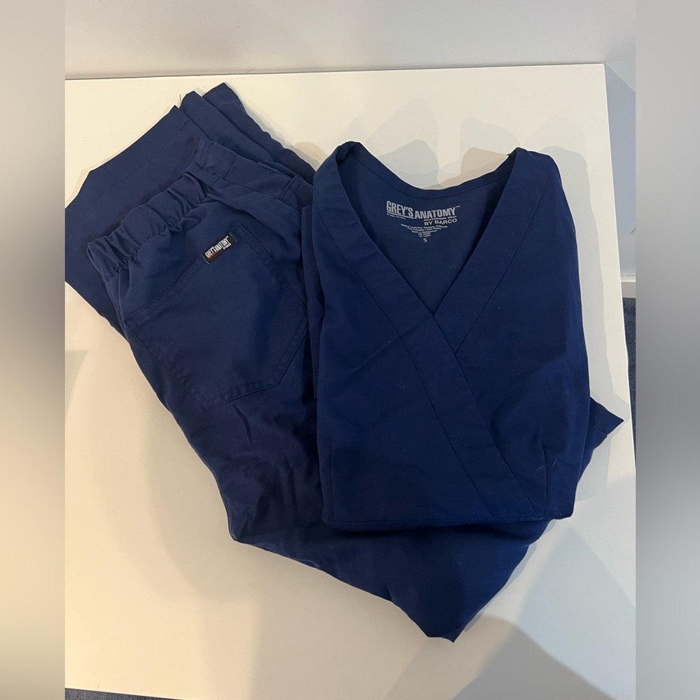 Grey’s Anatomy scrub set navy